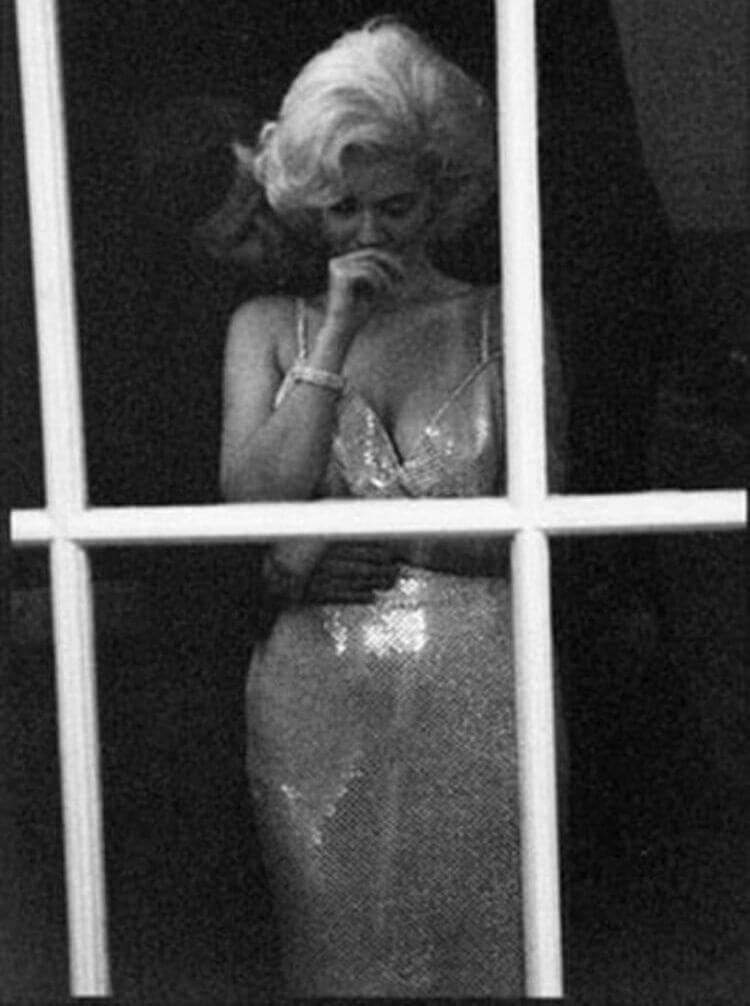 Una delle storie d'amore più romantiche del XX° secolo, quella tra Kennedy e la Monroe foto strane Una delle storie d'amore più romantiche del XX° secolo, quella tra Kennedy e la Monroe