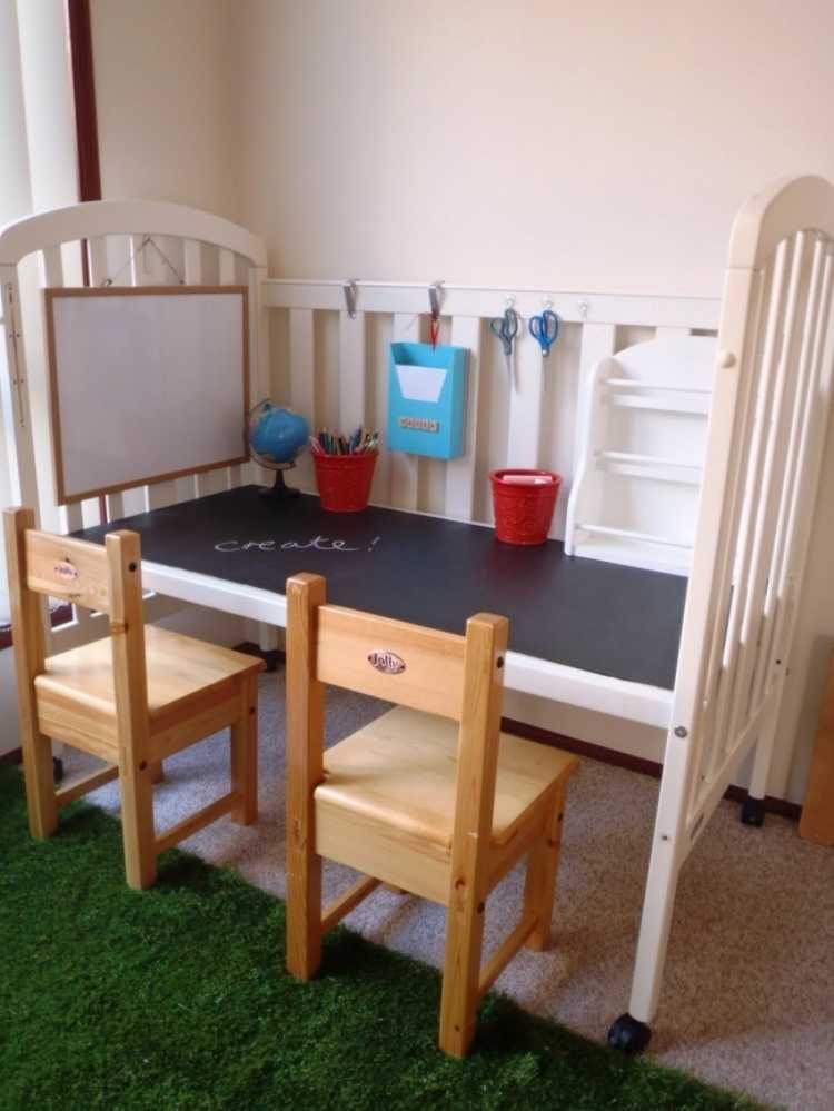 idee per bambini trucchi giovani genitori 6 Lettino trasformato in tavolo