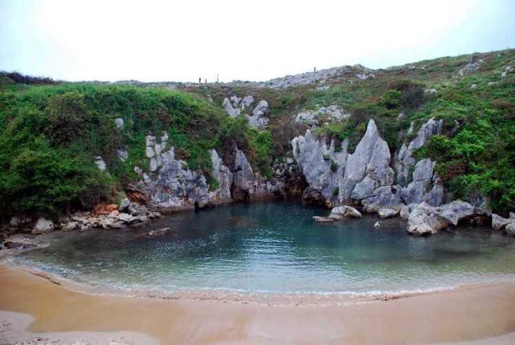 1 Spiaggia di Gulpiyuri Spiagge più belle della Spagna 1 Spiaggia di Gulpiyuri Spiagge più belle della Spagna